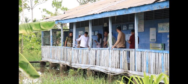 Sekda Aprizal Tinjau Sekolah Miring