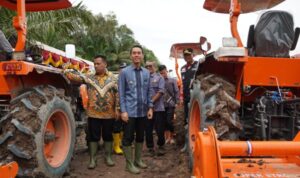 Gas Target Swasembada Pangan Prabowo, Bupati Muchendi Salurkan Ratusan Alsintan