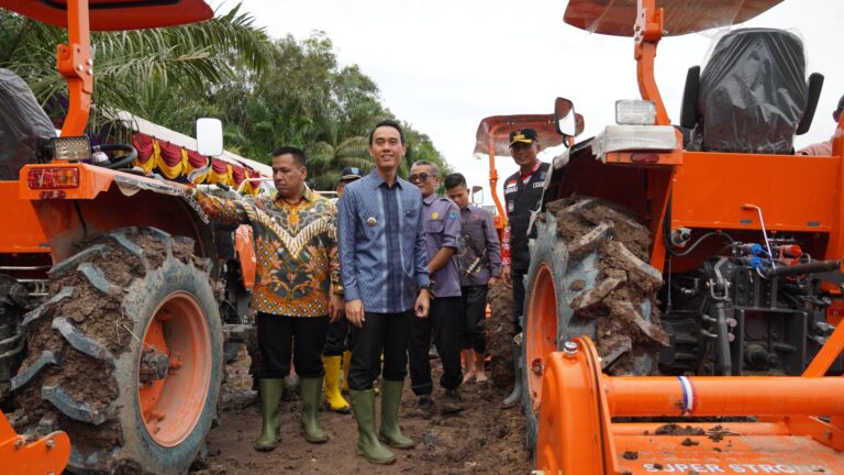 Gas Target Swasembada Pangan Prabowo, Bupati Muchendi Salurkan Ratusan Alsintan