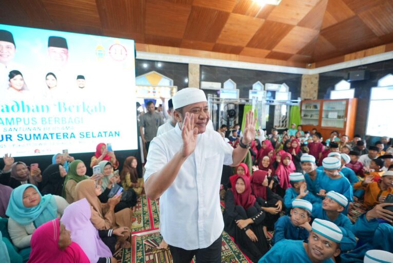 Berkah Ramadhan, Gubernur Herman Deru Santuni Anak Panti Asuhan dan Kaum Dhuafa