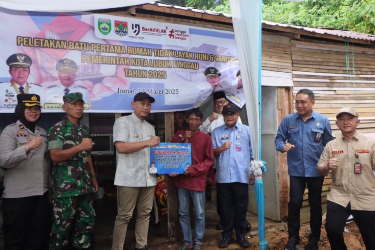 Wako Letakkan Batu Pertama Pembangunan RTLH