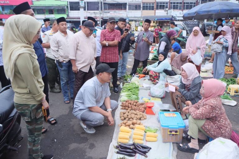 Sidak Pasar, Wako Gratiskan Satu Bulan Retribusi Pedagang