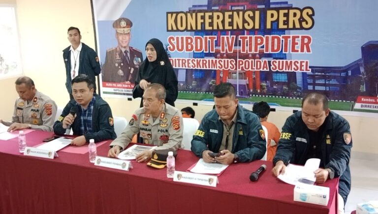 Angkut Ratusan Gelondongan Kayu Hasil Pembalakan Liar, 5 Sopir Truk Diamankan Polda Sumsel
