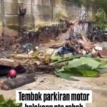 Pagar Mall PTC Mall Roboh, Timpah Penjaga Parkir dan Delapan Sepeda Motor