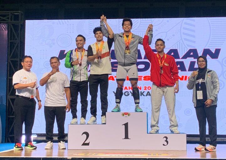 Sumsel Raih 3 Emas Kejurnas Senior Angkat Besi