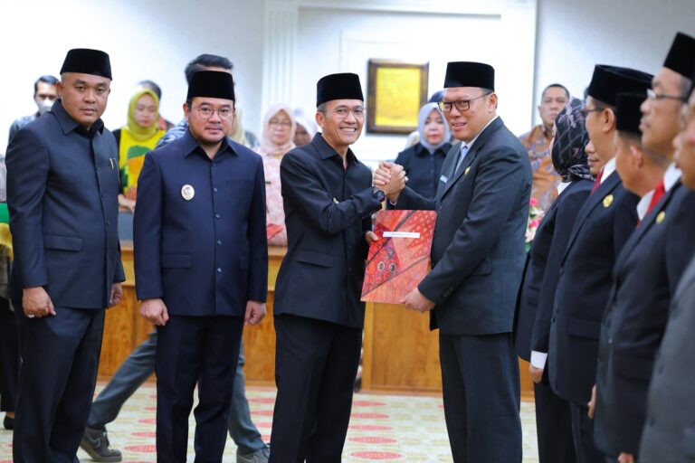 Wali Kota Ratu Dewa Rombak Sejumlah Kepala Dinas