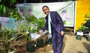 Ratu Dewa Realisasikan Satu Kelurahan Satu Bank Sampah