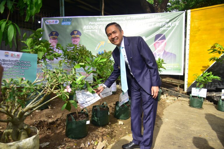 Ratu Dewa Realisasikan Satu Kelurahan Satu Bank Sampah