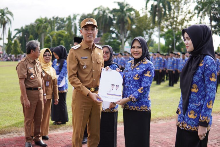 Bupati Muchendi Lantik 490 PPPK, Ingatkan Soal Amanah dan Profesionalisme