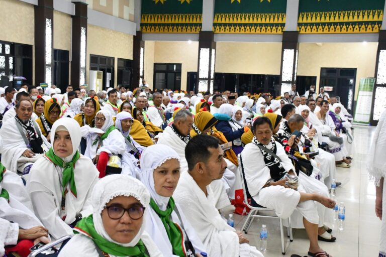 1 Jemaah Ditunda Berangkat Karena Sakit