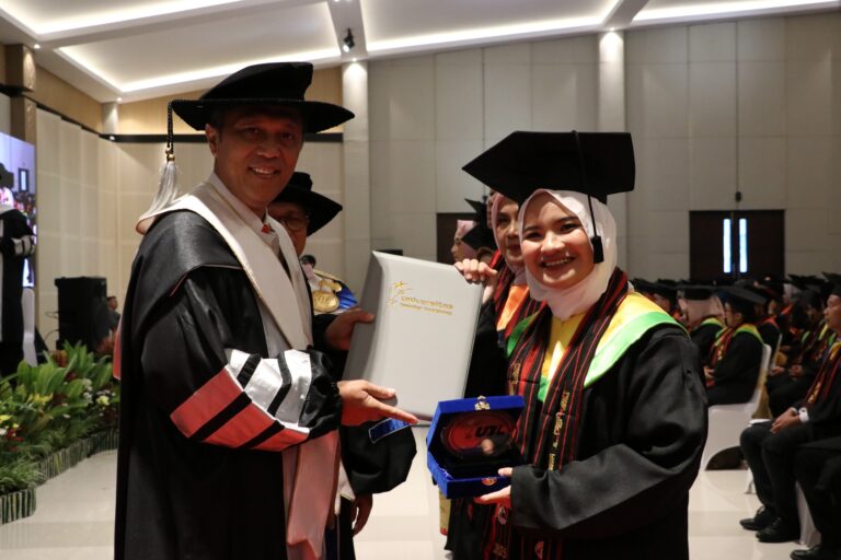 Hadiri Yudisium UBL, Ini Pesan Kepala LLDIKTI Wilayah II Prof Iskhaq kepada Wisudawan