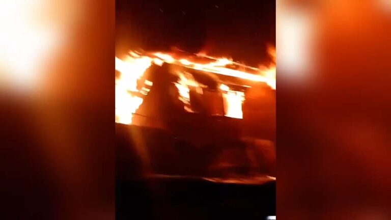 Dua Rumah Dipemukiman Padat di Palembang Ludes Terbakar