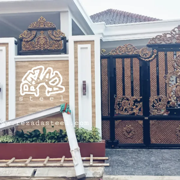 Pintu Gerbang Proyek Tegal