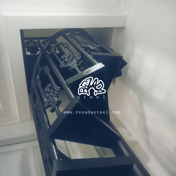 Tangga Putar Klasik dan Elegan