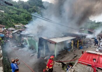 Kebakaran Hebat di Lubuk Begalung Padang, Lima Bangunan Ludes Dilalap Api