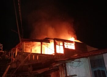 Kebakaran Hebat di Padang Hanguskan Dua Rumah, 7 Orang Mengungsi