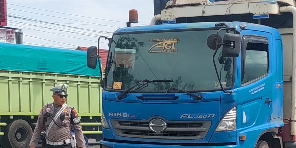 Satlantas Polresta Padang Gencar Sosialisasikan Larangan Truk ODOL di Sepanjang Kawasan Bypass