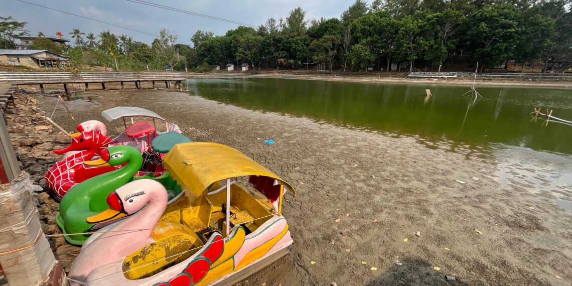 Sepeda Air Tak Beroperasi Akibat Keringnya Danau Pulau Belibis, Pengunjung Menurun