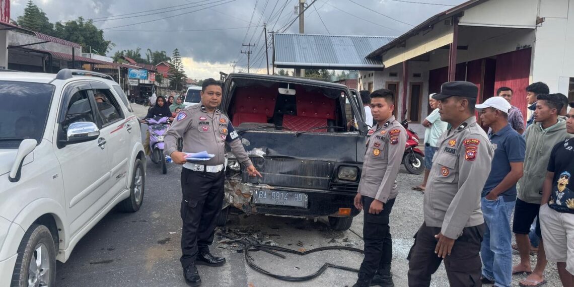 Tabrakan Dua Mobil Pikap di Alahan Panjang, Satu Pengemudi Meninggal Dunia