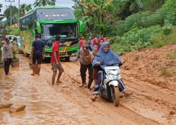 Jalur Nasional Padang-Painan Diterjang Longsor, Polisi Berlakukan Sistem Buka-Tutup