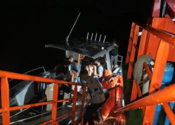 Kapal KLM Indo Satu Alami Kebocoran di Perairan Pulau Nyamuk, SAR Padang Lakukan Operasi Pencarian