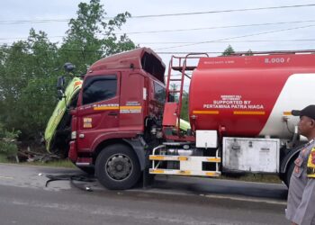 Dua Mobil Tangki Tabrakan di Pesisir Selatan, Yang Satu Punya Pertamina