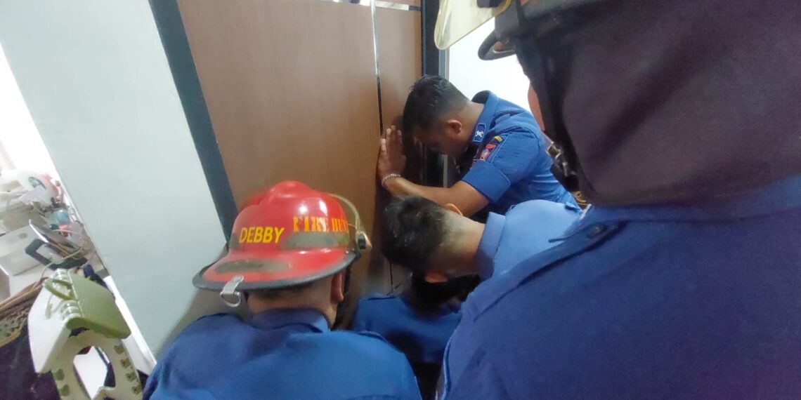 Anak Dua Tahun Terkunci di Kamar Mandi, Damkar Padang Lakukan Penyelamatan Cepat