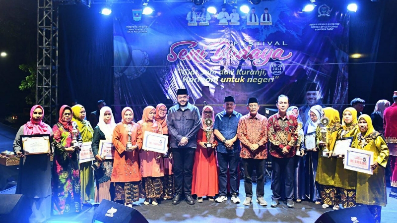 Festival Seni Budaya 2025 di Lapangan APEKSI Tampilkan Ragam Tradisi, Fadly Amran: Sejalan dengan Jelajah Padang