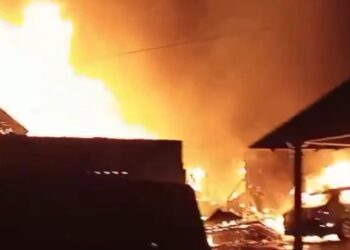 Empat Rumah Ludes Terbakar di Padang 80 Personel Dikerahkan