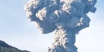 Marapi Erupsi Besar Pagi Ini, Suara Dentuman Terdengar Hingga Padang Panjang