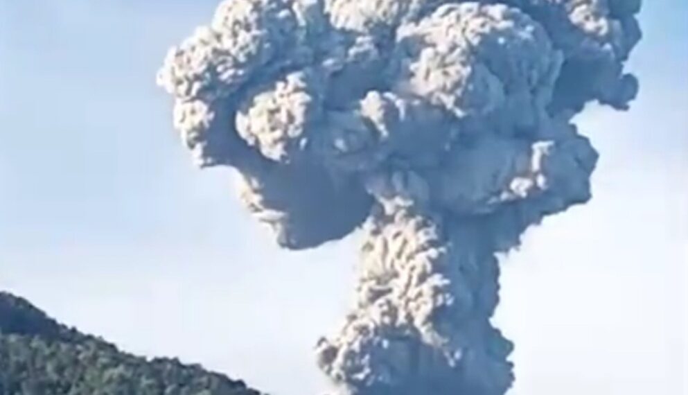 Marapi Erupsi Besar Pagi Ini, Suara Dentuman Terdengar Hingga Padang Panjang