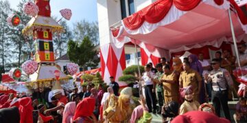 Pawai Alegoris Meriahkan HUT ke-80 RI di Kota Pariaman