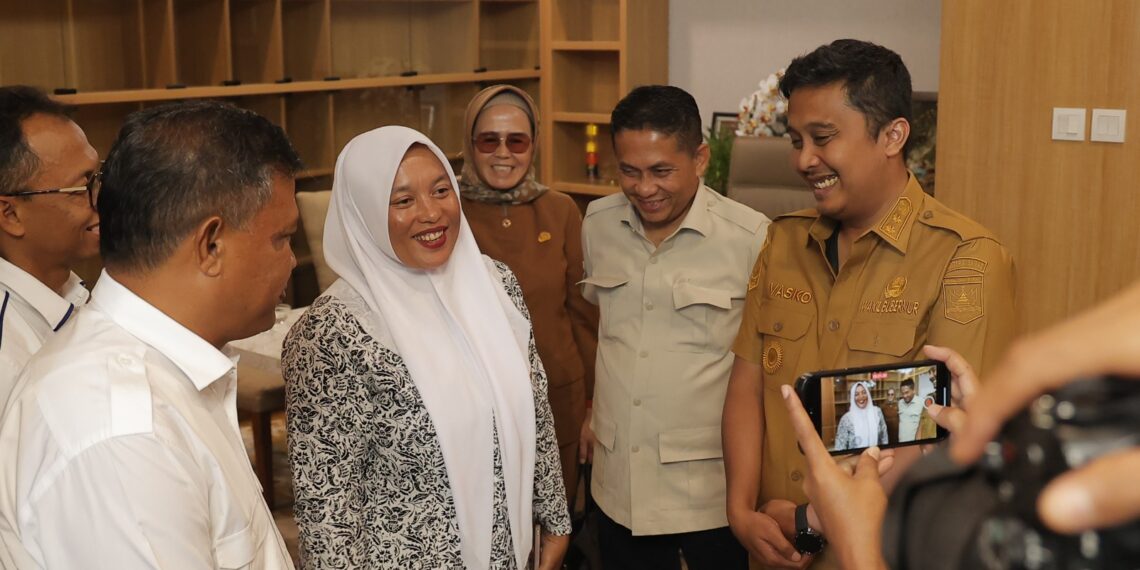 Aksi Heroik Bidan Dona Dibalas Penghargaan, Dinobatkan Sebagai Tenaga Kesehatan Teladan