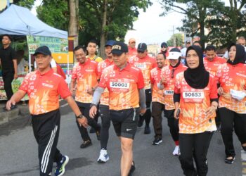 Kapolda Sumbar Lepas Ribuan Peserta Police Women Run 2025 di Jam Gadang