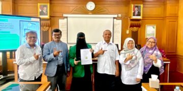 Angkat Topik Bahasa Sugesti dalam Praktik Hipnoterapi, Sisca Sukses Pertahankan Tesis dan Raih Gelar Magister Linguistik