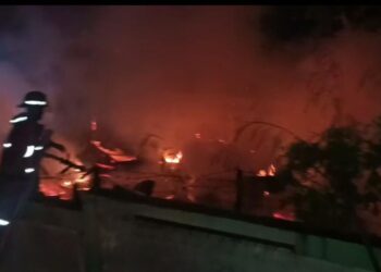 Api Lahap Kantin Sekolah di Kuranji, Damkar Padang Kerahkan 5 Armada