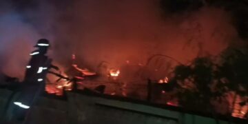 Api Lahap Kantin Sekolah di Kuranji, Damkar Padang Kerahkan 5 Armada