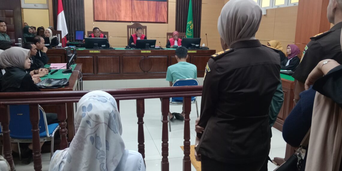 Warga Padati Ruang Sidang Agenda Putusan In Dragon Hari Ini