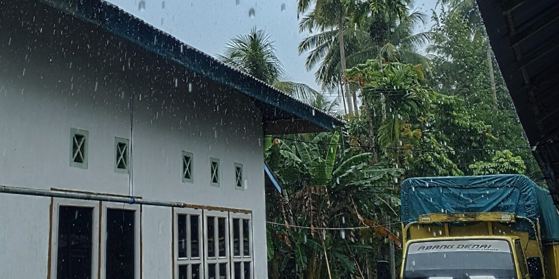 BMKG Prediksi Hari ini 9 Wilayah di Sumbar Dilanda Hujan Ringan, 6 Wilayah Berawan, Sisanya Cerah