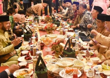 Suguhan Makan Bajamba, Simbol Kebersamaan dan Kehangatan Adat Minangkabau untuk Tamu Dunia di HJK Padang ke-356