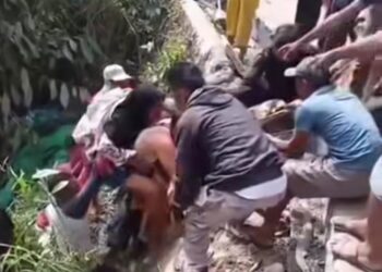 Sepasang Suami Istri Terjun ke Jurang 10 Meter di Kelok Batambuah, Warga Lakukan Evakuasi Mandiri