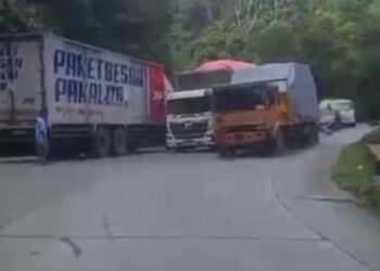 Kemacetan 2 Kilometer di Sitinjau Lauik Akibat Truk Batubara Rusak