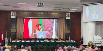 Unand Kukuhkan Tujuh Guru Besar dari FMIPA dan FIB