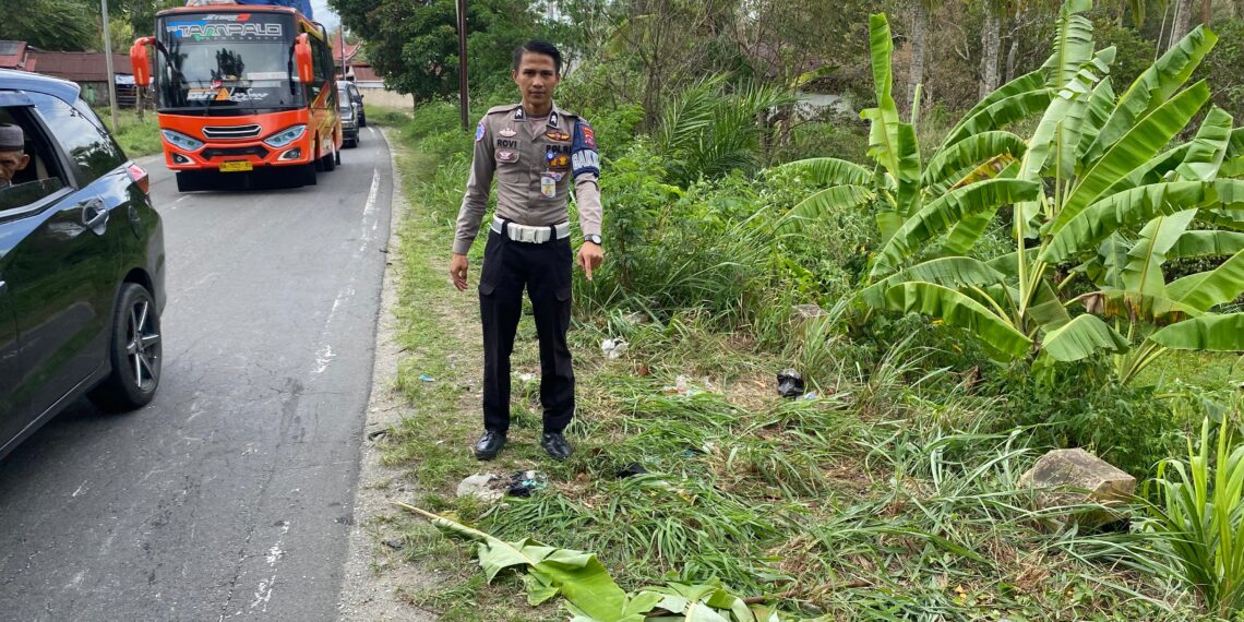 Pemotor Asal Pariaman Meninggal Dunia Akibat Tabrakan dengan Pikap saat Menyalip di Solok