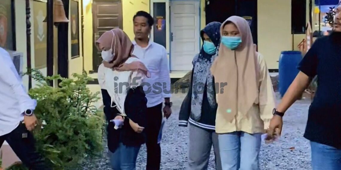 Buat Kredit Fiktif hingga Gelapkan Dana Perusahaan Hampir Rp 100 Juta, Tiga Wanita Muda Ditahan Polisi di Kota Solok