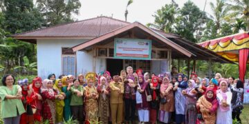 Dubes Australia Tinjau Kebun Kolektif Sekolah Perempuan di Padang Pariaman