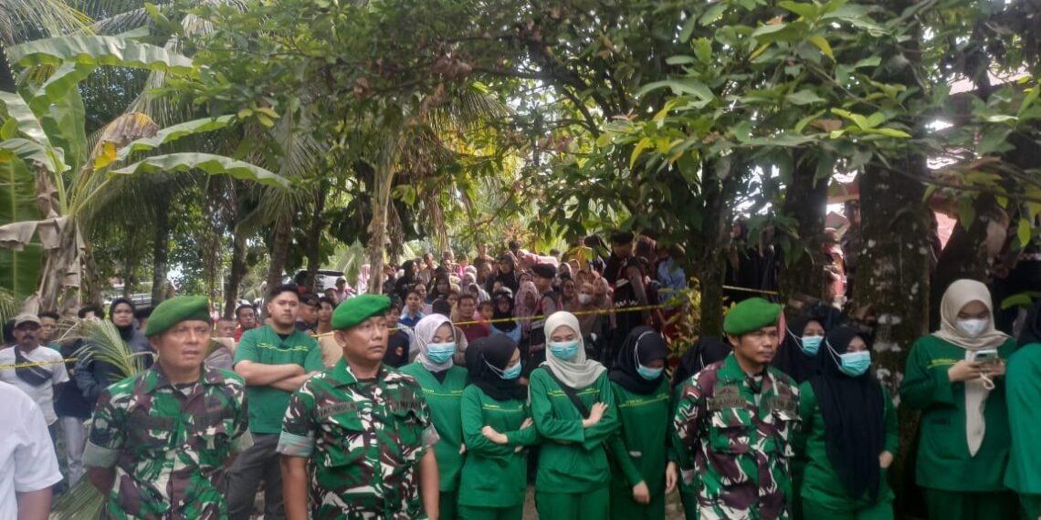 Ratusan Masyarakat Padati Lokasi Rekontruksi Pembunuhan Berantai di Padang Pariaman