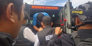 Dijaga Ketat Personil Polri, Tersangka Pembunuh Berantai di Padang Pariaman Tiba di Lokasi Pembunuhan