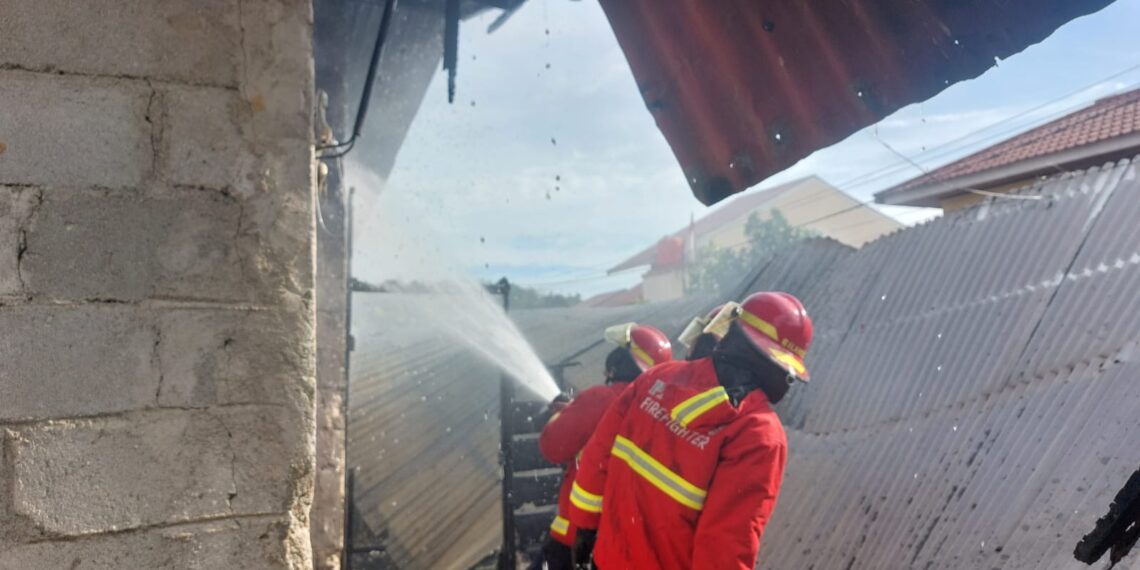 Api Hanguskan Rumah dan Warung di Pauh Padang, Penyebab Kebakaran Masih Diselidiki