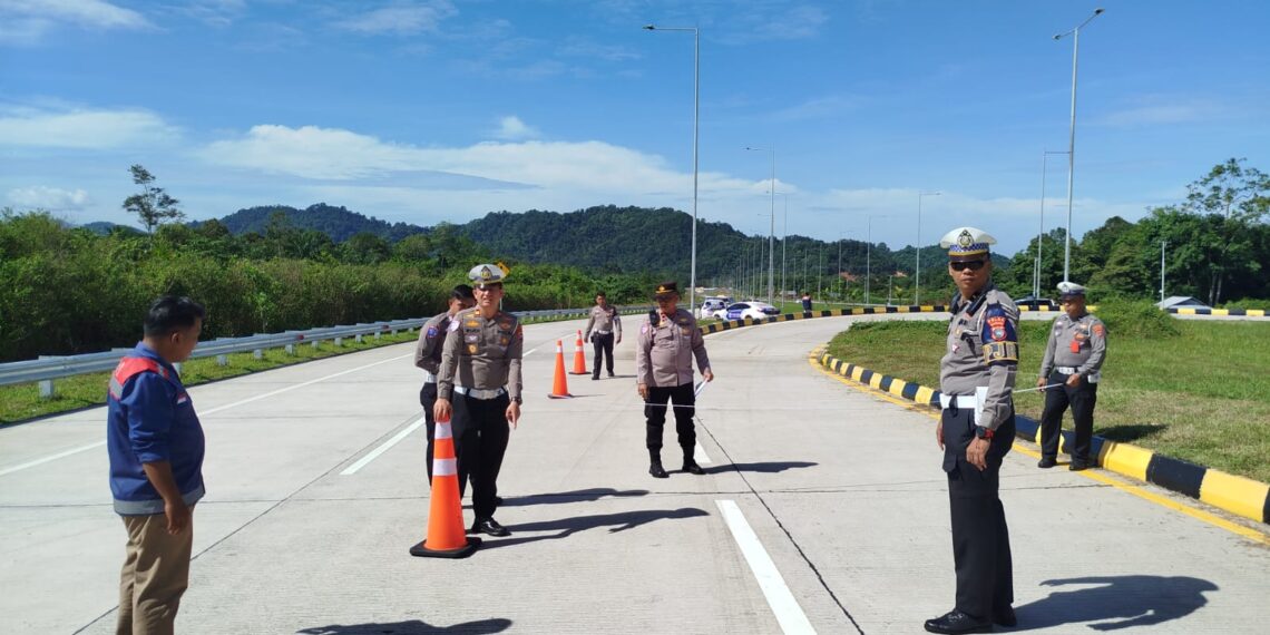 BUS ALS Kecelakaan Tunggal di Tol Padang Sicincin, 2 Orang Tewas, Puluhan Penumpang Lain Luka Luka